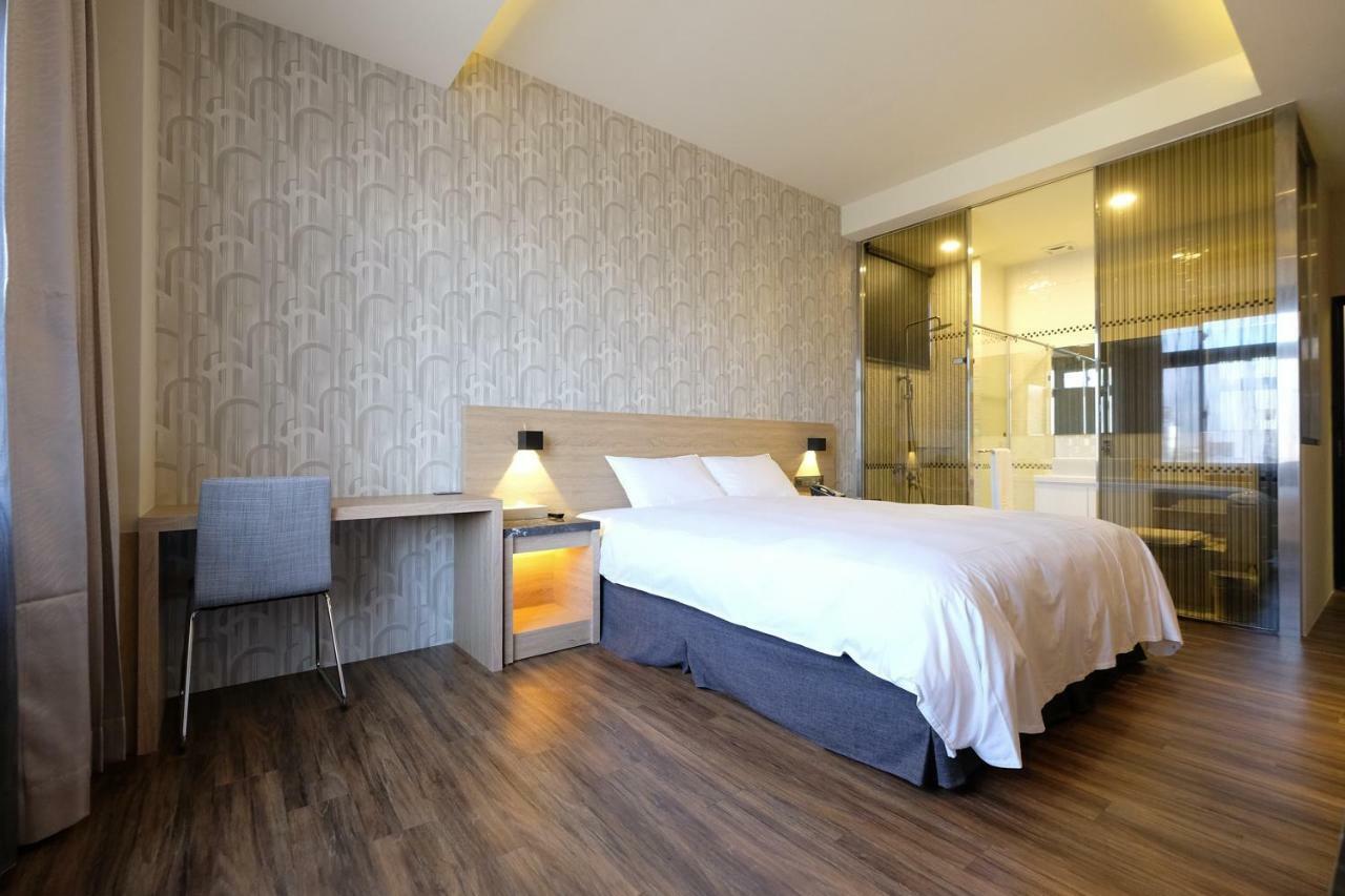 Yu Chun Hotel Taichung Extérieur photo