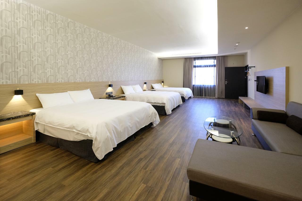 Yu Chun Hotel Taichung Extérieur photo