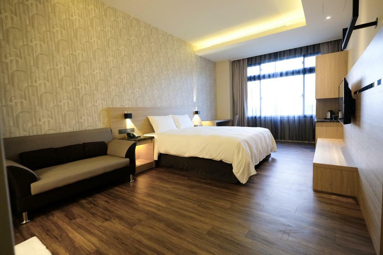 Yu Chun Hotel Taichung Extérieur photo